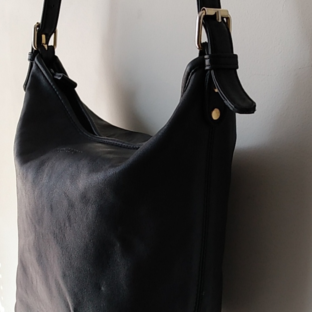 Vtg Medallion Black leather bucket purse